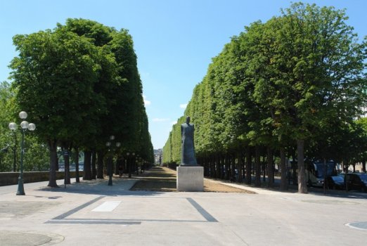 Le cours Albert 1er à aris